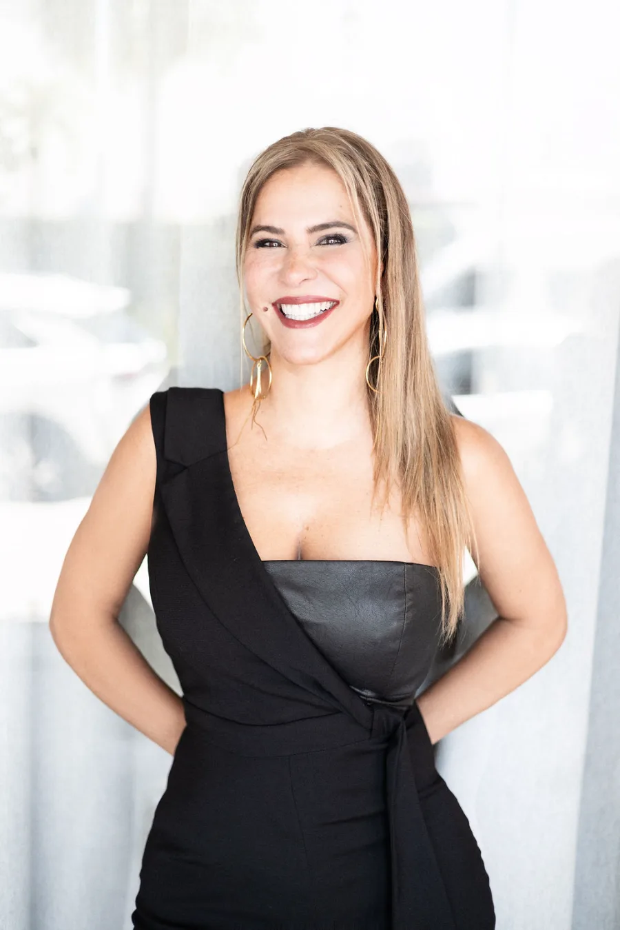 Karina D. Sayed, Presidenta y Broker de Playa Realtors, en la oficina de Playa del Carmen