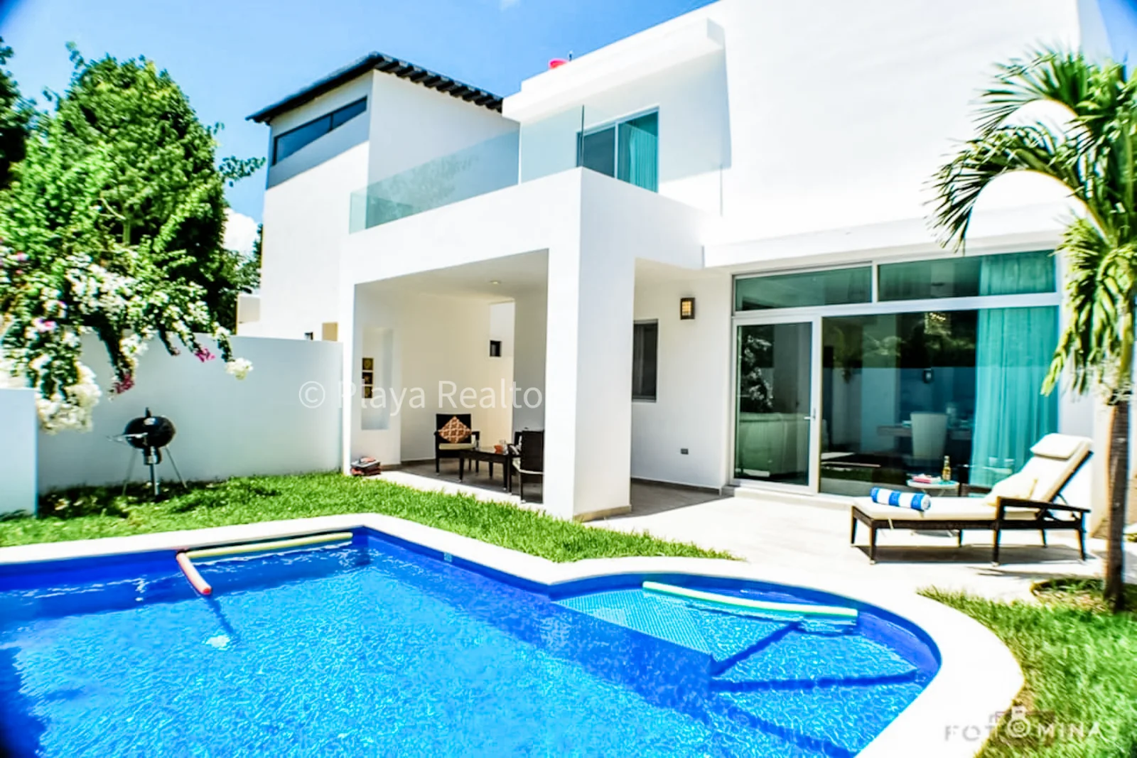 A two story house in El Cielo Residencial with a private pool, lawn, covered terrace and barbecue