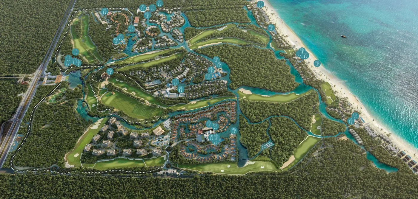 Vue aérienne de Mayakoba sur la côte de la Riviera Maya : eau turquoise des Caraïbes, plage de sable blanc, canaux de mangrove et le golf El Camaleón