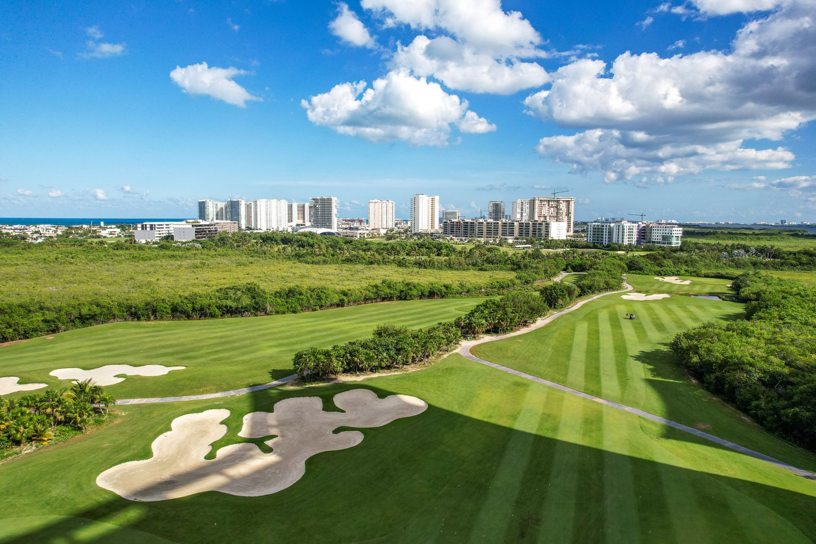 Fairways del campo de golf Tom Fazio en Puerto Cancún
