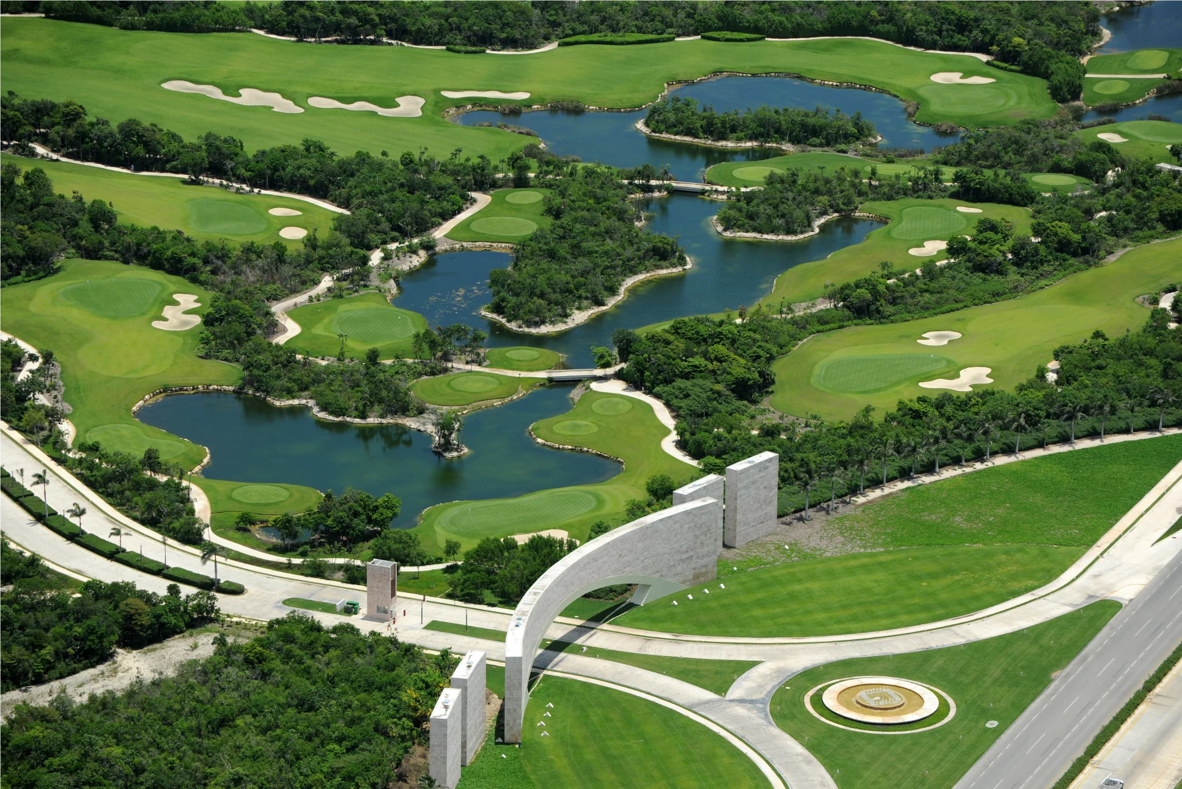 El parque y los greens en el corazón de la comunidad, a los que da Park Garden