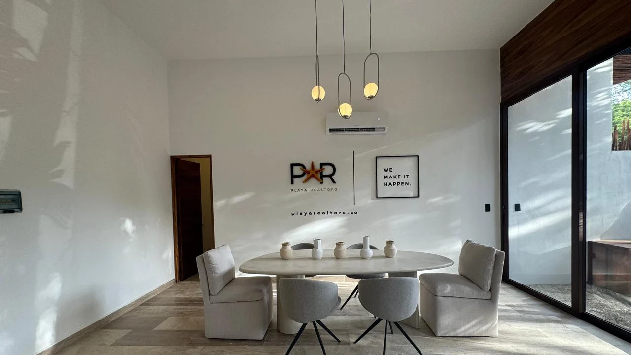 L'intérieur du bureau de Playa Realtors à Playa del Carmen