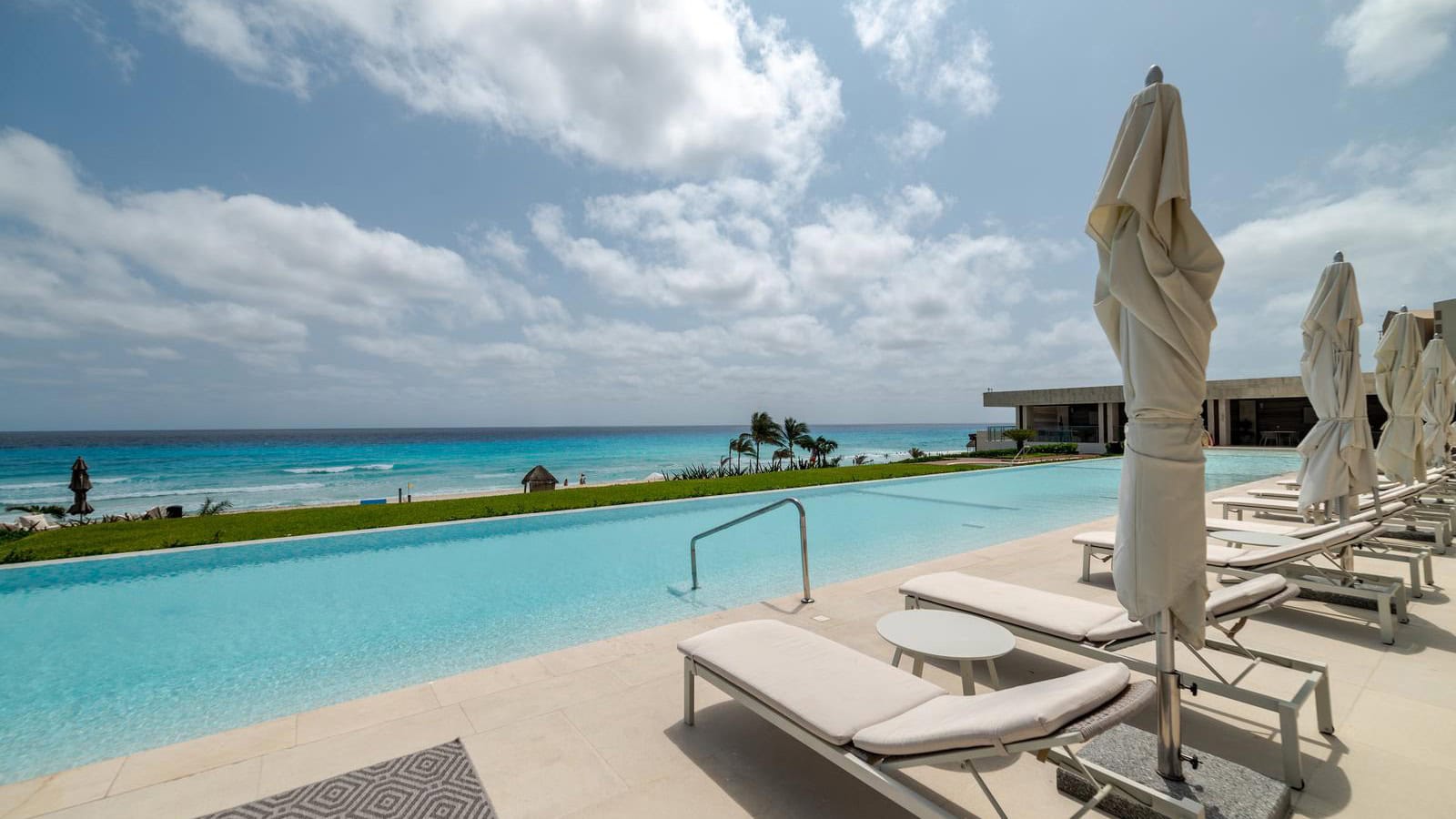 Emerald Cancun Hotel Zone