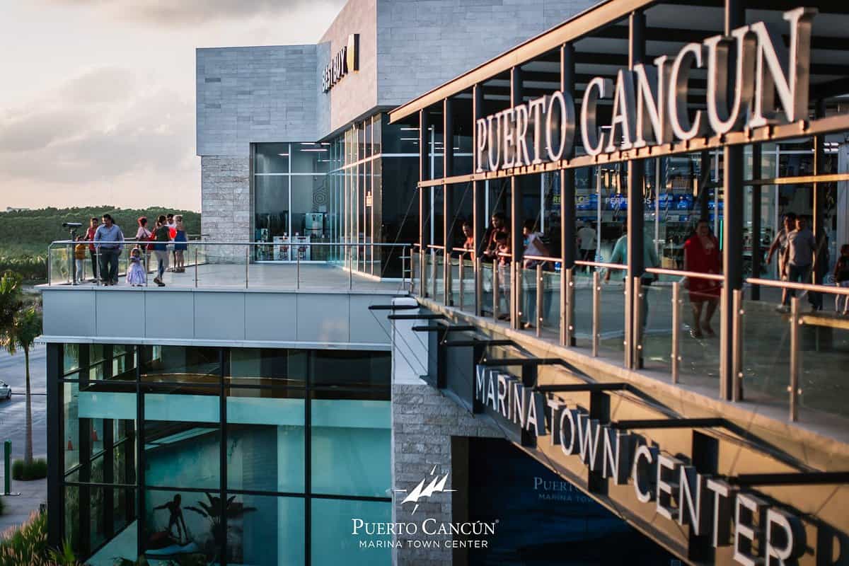 Puerto Cancún marina lifestyle