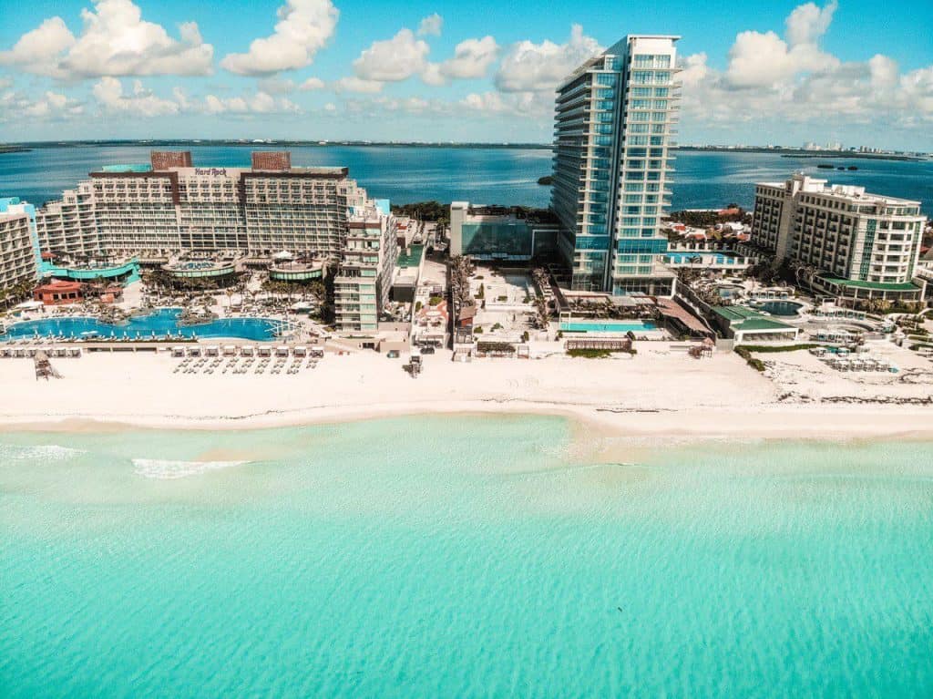 Panoramic turquoise ocean view from a Cancun beach club