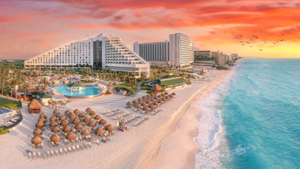 Panoramic turquoise ocean view from a Cancun beach club
