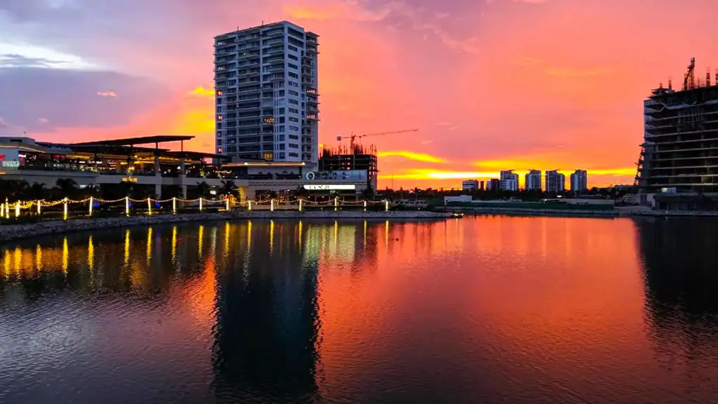 Prime location of Puerto Cancun situated between the Hotel Zone and Downtown Cancun.